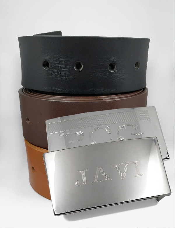 Cinturón de cuero personalizado con texto.