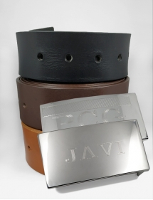 Cinturón de cuero personalizado con texto.