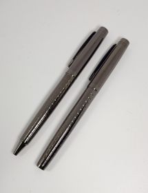 Bolígrafos personalizados metal carbono.